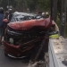 Kecelakaan Honda HR-V merah menabrak pembatas Jembatan Kembar Sebagor Jepara pada Jumat 23 Oktober 2026.