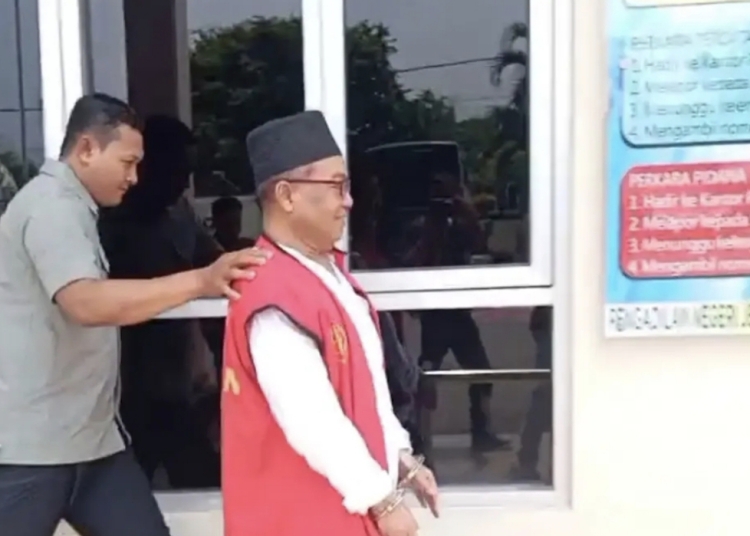 Abi Jamroh pimpinan Ponpes Al-Anwar Jepara dituntut 12 tahun penjara dalam kasus dugaan kekerasan seksual terhadap santriwati.