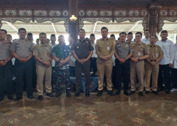 Bupati Jepara Witiarso Utomo atau Mas Wiwit menghadiri deklarasi dan ikrar damai calon petinggi dalam Pilpet Serentak Jepara 2026 di Pendapa Kartini.