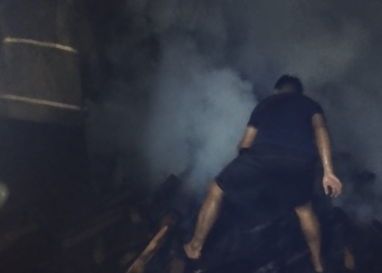 Kebakaran oven pengering kayu di Desa Langon, Kecamatan Tahunan, Jepara, diduga akibat korsleting listrik pada Jumat dini hari.