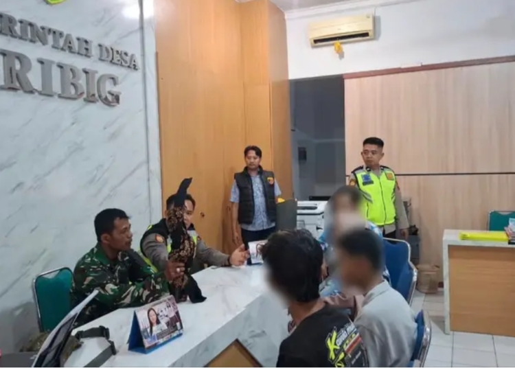 Delapan remaja diamankan Polsek Gebog di Kudus terkait dugaan rencana tawuran, polisi menyita clurit dan sejumlah barang bukti.